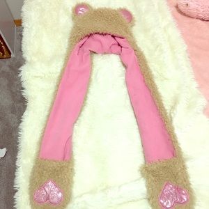 Girls 👩‍🦰 bear  long hat with gloves attached